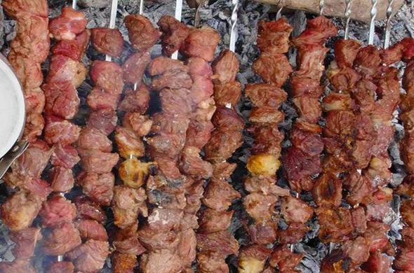 lke: Laos<p>    1 ylda kii bana den et miktar: 21.3 kilogram<p>    lke: Angola<p>  1 ylda kii bana den et miktar: 22.4 kilogram