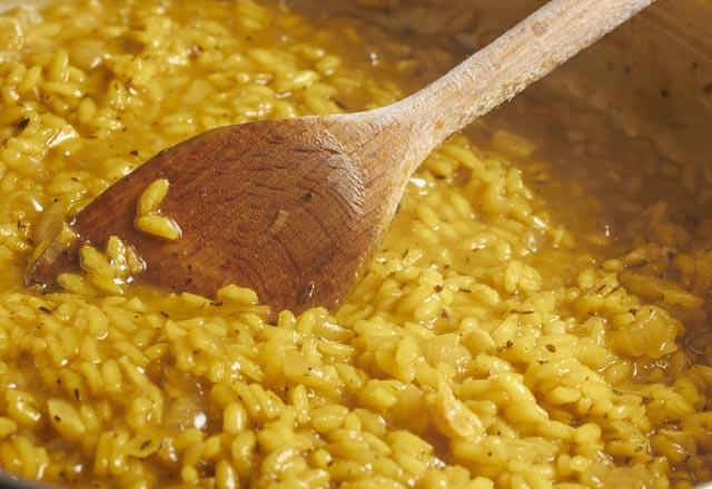 Kavurma ilemi tahl grubundaki btn B grubu vitaminlerini tahrip ediyor.  <p>  Veya eriteyi evinizde hazrlyorsunuz ama makarnay halayp suyunu attnzda btn B grubu vitamini suya attnz iin o makarnadan sadece enerji alarak karnnz doyuyorsunuz, fazlaca da besin esi almyorsunuz" ifadelerini kulland.