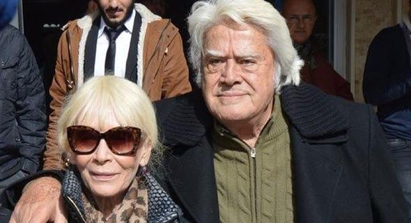 Ne drt yaprakl yoncann yeleri kendi adlarn tayan parfm kard ne de Cneyt Arkn o kadar atlayp zplamasna ramen yrtlmayan bir pantolon retip satmay aklna getirdi.