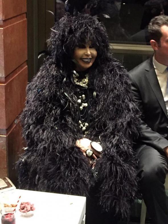 Blent Ersoy: Kule vin &#8216;diva&#8217;sTicarette en farkl yatrma ynelen, adn ticari avantaj iin kullanmayan nllerin banda hi phesiz Blent Ersoy gelir. Trkiye&#8217;deki inaat sektrnn bykln gren Ersoy, ticarete tekine 250 bin dolar dedii, 7 kule vinci alarak balad.