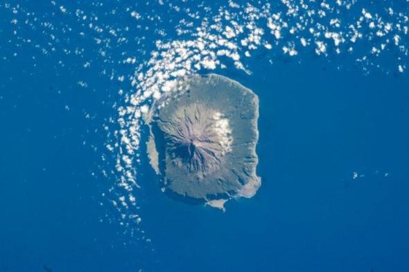 nk adada bugne kadar sadece patates yetitirilmi; imdiyse farkl sebze ve meyveler yetitirmek istiyorlarm.