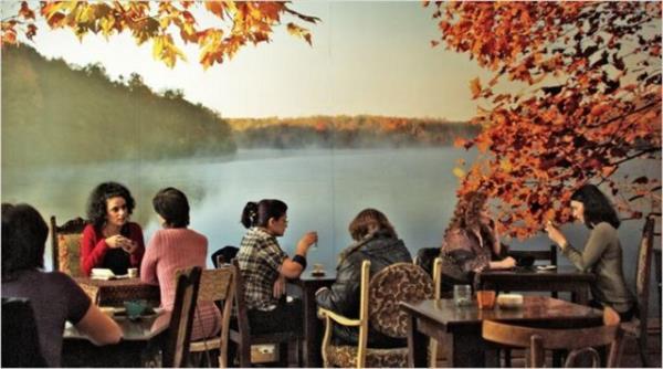 nsanlar arasndaki kader ve dostluk ilikilerine eilen film, festivallerde beeni toplayan bir yapm.