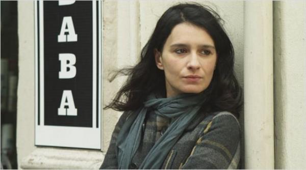 te yandan da kafenin dier falcs Fazi kendisine hem arkada, hem de yeni bir i kurmak iin ortak bulduuna inanmaktadr.