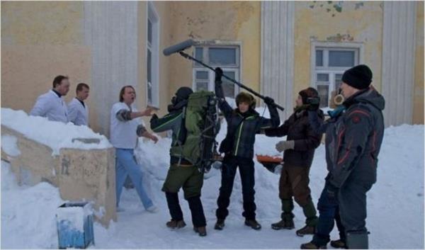 Die Hard 2 ve Cliffhanger filmlerinin ynetmeni Renny Harlin'in ynetmenliini yapt eytan Geidi'nin (Devil's Pass) barollerini Gemma Atkinson, Matt Stokoe ve Richard Reid paylayor.