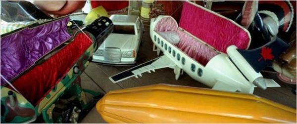 Dnyann en uzak kelerinde kameraya alnan grntler, insanln sonsuzlukla kurulu ilikisini gzler nne seriyor.