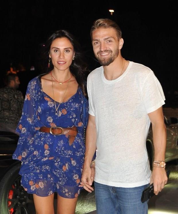 Son olarak rol ald Familya dizisi final yapan 31 yandaki Oval, paylamn altna ise altna 'Minnak' notunu dt.