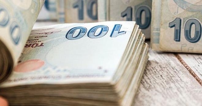 MEMURA FARK IKABLR  <p>  TOPLU szleme kapsamnda memurlar ve memur emeklileri Ocak'ta yzde 4 zam alacak. Ayrca 2017'nin ikinci yarsnda enflasyon yzde 4' aarsa, aan ksm da zam oranna eklenecek. Eer 2017'nin ikinci yarsnda enflasyon yzde 4.52 olarak gerekleirse, Ocak'ta memur ve memur emeklileri fark alacak. Maalara yzde 4 zamma ilaveten yzde 0.52 enflasyon fark yanstlacak. (Sabah)