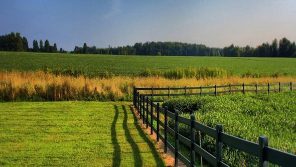 Trkiye&#8217;de son yllarda hayata geirilen byk ulam projeleri bulunduklar blgeleri deerlendiriyor. Bugne kadar stanbul&#8217;a yaplan her kpr kendi yerleim alanlarn dourdu.<p>    Yeni kprlerin de ayn eyi yapmas bekleniyor. Ekonomist Dergisi'nden Levent Gkmen'in haberine gre Yavuz Sultan Selim ve Osman Gazi kprleri, getikleri blgeler ile balant yollarnn uzand toplam 81 blgeye oktan deer katt.