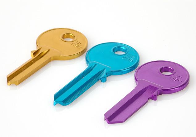 4- Kitlemek - Kilitlemek<p>  "Kapy kitledi, dolab kitledi..."  <p>  Kapy, dolab affedersiniz kim kime kitledi yahu?  <p>  Kilitlemek lafn kendimizce ksaltyor ve samasapan bir hale dntryoruz.    enmeyelim, bir hece daha ekleyelim ltfen...