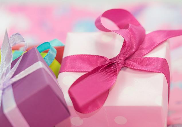 9- S&uuml;priz - S&uuml;rpriz<p>  Glben Ergen'in bu kelimeden arksn yapml, 2008'deki yaz programnn adn 'srpriz' koymuluu var.  <p>  Hala bu neyin inad?<p>    Neden inatla '' ve 'p' arasndaki 'r' harfini unutuyoruz?