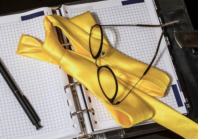 5- Gravat - Kravat  <p>Her ne hikmetse kravat da azmzn iinde gravata dnm durumda.  <p>  Oysa elbette dorusu kravat...