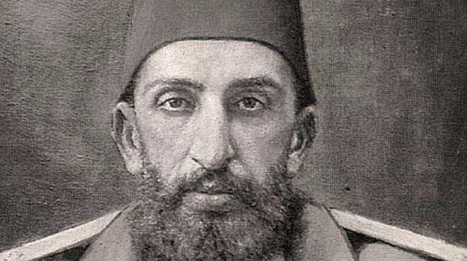 SULTAN ABDLHAMT GRM MDR?  <p>  Sheyl Hoca, Topkap Saray Mzesi envanterinde no: "2324" ile kaytl olduunu, buraya girmeden nce "No. 275: resim defteri" kayd ile Yldz Saray, Zlvecheyn Ktphanesi'nde olduunu belirtir. Ancak Sultan Abdhlamit'in bu defteri grdne dair herhangi bir kayt yoktur.