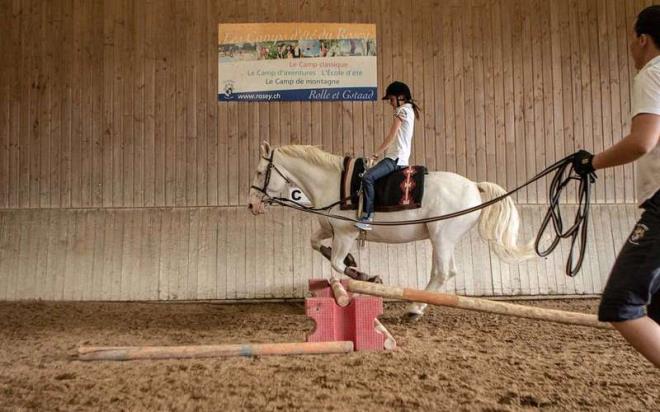 Le Rosey&#8217;de spor da gnlk hayatn ayrlmaz bir paras. Okulda her yl 25&#8217;in zerinde spor etkinlii dzenleniyor. Futbol ve rugby sahalar, atletik yollar, basketbol, kum voleybolu sahalar, tenis kortlar ve 2 adet fitness salonu bulunuyor.