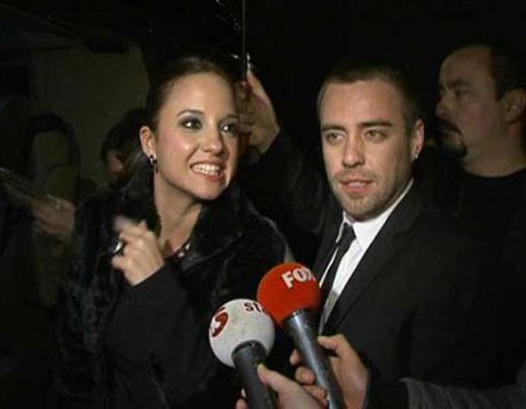 Kameralardan kamak yerine aklama yapmay tercih eden zylmazel, Dalkl ile yenim bir ilikiye baladklarn ve ok mutlu olduklarn syledi.