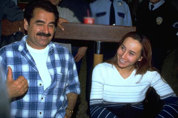 Daha nce bir ok kez haklarnda ayrlk dedikodusu kan nl aklar bu kez yollarn tamamen ayrd. Tatlses, biten ilikisinin ardndan uzun sre konumad.