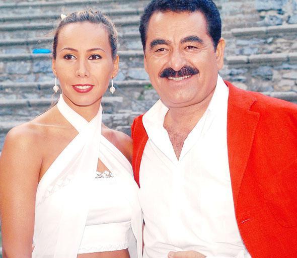 Konuurken gzyalarna da hakim olamayan Tatlses, `Benim yanmdayken hanmefendi, oryantal diyorlard, imdi dansz diyorlar` dedii eski sevgilisine giderek arlaan cmlelerle szlerine devam etti.