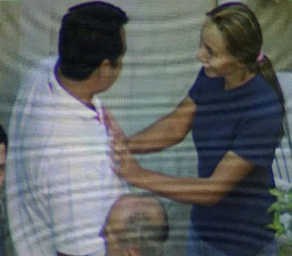 Birlikte geen drt yln ardndan birbirlerinden bir an olsun ayrlmayan iftin arasna kara kedi girdi.