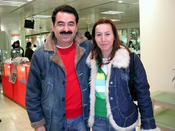 lk olarak Perihan Sava ve ardndan Derya Tuna ile ak yaayan imparatorun en ok konuulan ilikisi ise Asena ile oland.