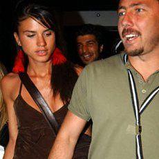 Bir dnem byk ak yaad Yaln ise, ayrln ardndan Asl Sar hakknda yapt ve gittike arlaan eletirileri ile gndemi megul etti.