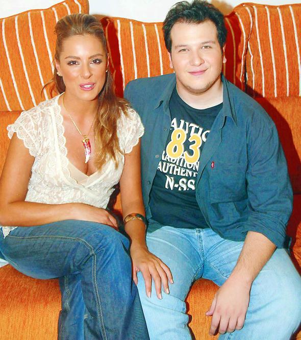 Rutkay - Gkbakar ilikisi 4 yl srd. Her frsatta birbirlerine olan sevgilerini dile getiren ikili rya gibi bir ak yaad.