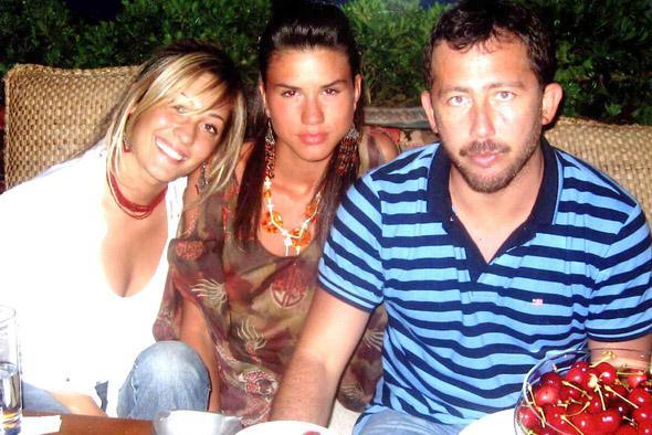 Yaln "Onu sevmekle hata etmiim. Ayrldktan sonra rendim neler yaptn. u an zerre kadar zlmyorum. Her ey ortaya kt. yi ki bitirdim. Sakn kimse onun saf yzne aldanmasn." demiti.