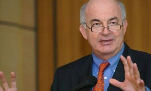 Kemal Dervi - 1977'de Dnya Bankas'na girdi. Bu kurumda 1996 ylnda Ortadou ve Kuzey Afrika'dan sorumlu bakan yardmclna ykseldi. Ayrca 2001 ylnda lkemizde Ekonomiden Sorumlu Devlet Bakanl grevini stlendi.