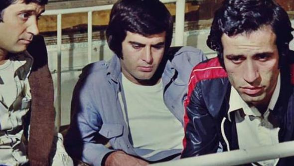 Sadece bir deil birka kuak ayn cmleyi kuruyor, zamanlar deise de: "Nerede o eski Yeilam?"