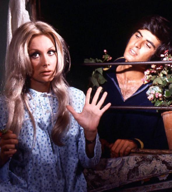 Tatl dillim gler yzlm ey ceylan gzlm, gynm hep seni aryor neredesin sen?..Neet Erta'n lmsz dizeleri ve lmsz kadrosuyla "Tatl Dillim"