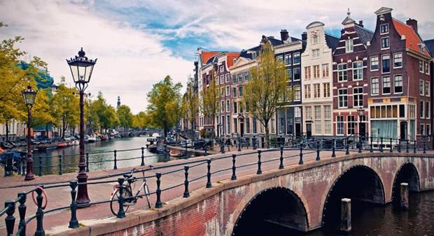 Hollanda<p>  Hollanda da 1419 saatle 34. oldu.