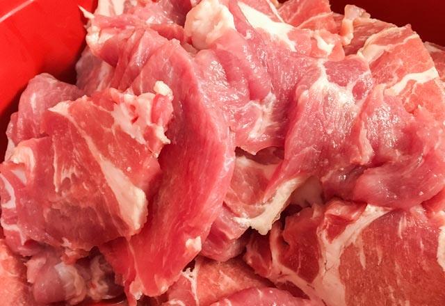 Krmz etin mutlaka tketilmesi gerektiini vurgulayan Karatay, " krmz etin yalnz hazrlanmas ok nemlidir. Kzartma olursa tehlikelidir.  <p>  Onun dnda bizim kap yemeklerimiz, zgaralarmz, kebaplarmz en salkl yemeklerdir" ifadesini kulland.