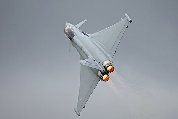 <p><b>Eurofighter Typhoon</b></p>  Avrupal lkelerin ortaklaa gelitirdii Eurofighter, Brezilya hava kuvvetlerinin at ihalede F-18 Super Hornet ile rekabet ediyor.