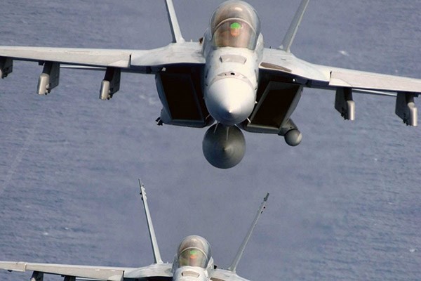 <p><b>F-18 Super Hornet</b></p>  ABD'li silah reticileri tarafndan gelitirilen F-18 Super Hornet, dnyadaki en gvenilir sava uaklarndan biri olarak biliniyor.