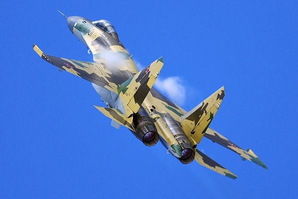 <p><b>Sukhoi Su-35</b></p>  Rus Su-35, manevra kabiliyeti en yksek olan sava uaklar arasnda.