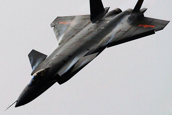 <p><b>Chengdu J-20</b></p>  in'in rettii ilk beinci nesil sava ua olan J-20, bir uzay aracn andryor.