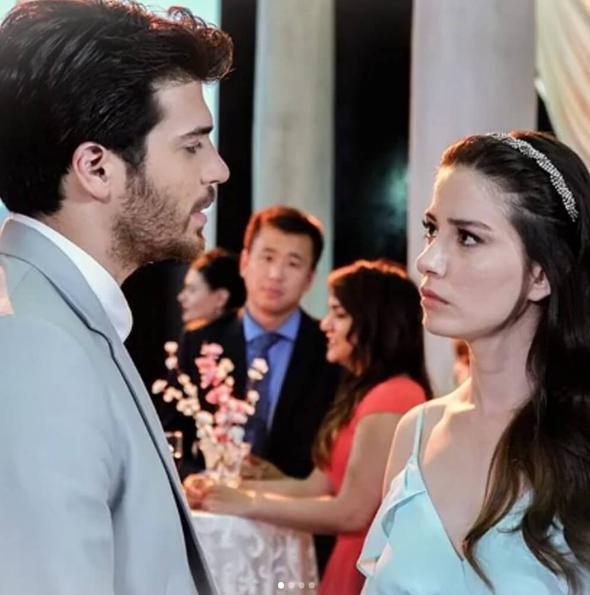 <p>DOLUNAY</p>  <p>  Barollerini Can Yaman ile zge Grel'in paylat 'Dolunay' yeni sezonda da kendi gn ve saatinde yaynlanmaya devam edecek. Dizi Ferit ve Nazl arasndaki gel-git ak konu alyor...</p>