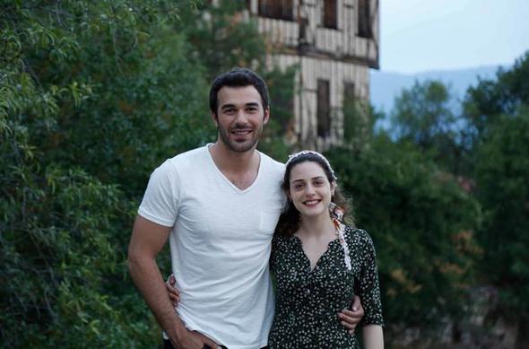 <p>SEVEN NE YAPMAZ</p>  <p>  Seren irince ile Yusuf im'in ekranlara dnd 'Seven Ne Yapmaz' yeilam tadnda... Dizi aramba akamlar ekrana gelecek.</p>