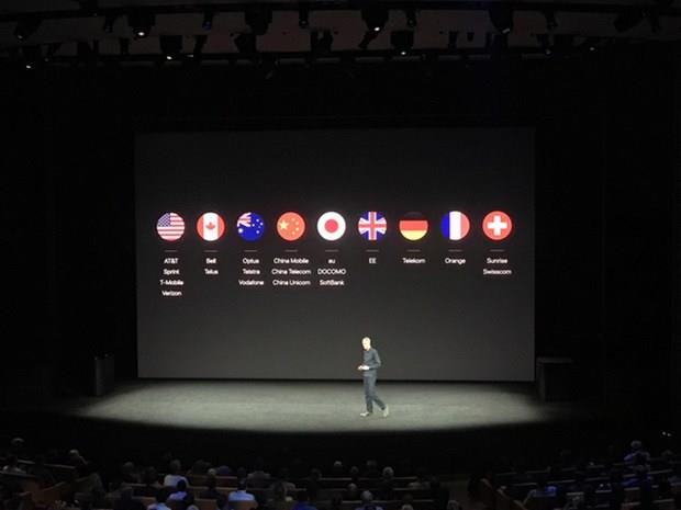 Apple&#8217;n yeni merkez binas Apple Campus&#8217;te yer alan bu salonda yaplacak lansman ile irketin 5 milyar dolara mal olan yeni kamps binas da ilk defa basn mensuplarn arlad.