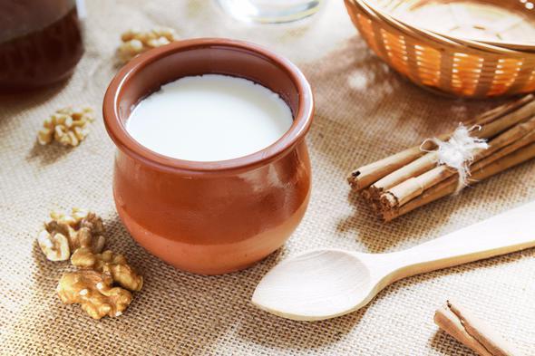 Tarnl yourt, elma ve kepekli tost gibi yiyecekler hem tok tutmalar hem de dk kalorileri ile ara nlerde harika bir seenek haline geliyor.