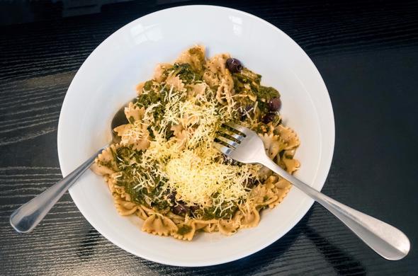 Tam tahll gdalar sindirim sistemini iyi altrr ve hzl ackmanz nler. Tahll ekmek ve tahll makarna eitlerini beslenme programnza dhil edebilirsiniz.