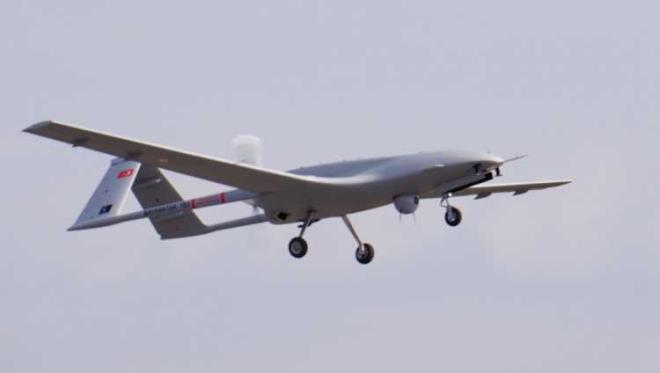 Atee kim ve nasl karar veriyor?<p>    Grntler, HA taburlarndaki veri terminallerinde inceleniyor. stihbarat ve harekt birimlerinin deerlendirmesi sonucu hedefler SHA (ya da ihtiya halinde Kobra helikopterleriyle) ate altna alnyor.