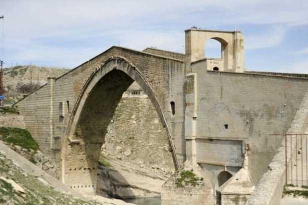 BATMAN  <p>  566.633 kii.