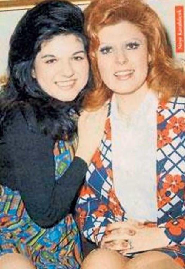 Boand kocasyla evlenmesi nedeniyle kardeiyle 44 yldr konumayan Nee Karabcek, kardeinin kendisinden af dilemediini belirtti.