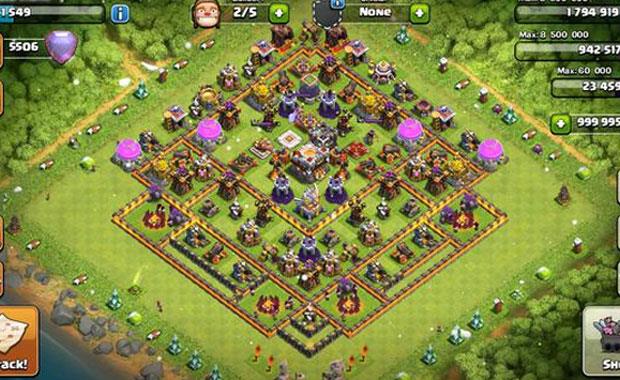 Clash of Clans: Oyunda kendi kynz ina ederek, burada geim salamaya ve asker yetitirmeye balayabilir, sihirbazlar, barbarlar, ejderhalar ve daha pek ok gl sava yetitirerek kendi klannz kurabilirsiniz.