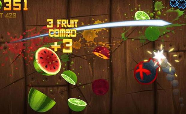 Fruit Ninja: Gnn stresini geride brakmak iin olduka keyifli bir alternatif olan Ninja Fruit, parmaklarnz birer ninja klcna dntryor ve ekrana atlan meyveleri parmanz ekranda srkleyerek paralara ayrmanz salyor.