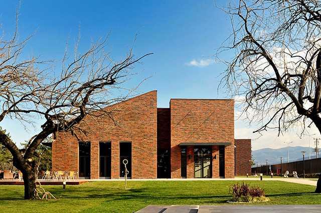 VEHB KO VAKFI<p>      Burs bavurular 29 Eyll&#8217;e kadar www.vkv.org.tr adresinden gerekletirilecek. Bavuru koullar: rgn eitim lisans rencisi olmak, maddi yardma ihtiyac olmak, disiplin cezas almam olmak, baar notunun en az 100 zerinden 60, 4 zerinden ise 2.50 olmas ve karlksz burs almyor olmak.