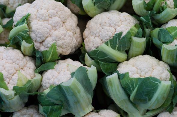 Karnabahar tam bir lif ve kalsiyum deposudur. Bu sayede kolesterol dengede tutar. Ayrca gebelikte dzenli tketildiinde anne karnnda bebein geliimini olumlu ynde etkiler.