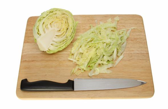 Kan basncn dengeleyen ve karacieri koruyan beyaz lahanadaki glutamin bileeni; alerji, eklem ars, ve ateli enfeksiyon gibi durumlarda vcut savunmasnda rol oynar. Gl bir antioksidan olan bu besinin orbasn da deneyebilirsiniz.