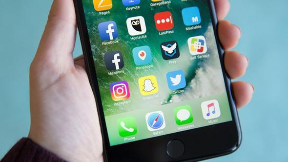 iOS 11 ile birlikte ister fotoraf ekimi srasnda ister sonrasnda normalden ok daha canl ve etkileyici fotoraflar elde edebilirsiniz. &#8216;Canl&#8217; ya da &#8216;dramatik&#8217; gibi efektler sayesinde fotorafnz minimum aba ile maksimum kaliteye getirebilirsiniz.