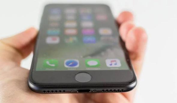 Peki bu akam kimler iOS 11'i telefonlarna kurabilecek?    iPhone 7'si olanlar...