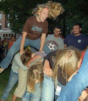 <p>Melih Gkek, ODT'de yol eylemi yapan rencilere ilikin baz fotoraflar yorumuyla birlikte paylat.</p>  <p>EYLEME ODT NDEK GEZ ZEKALILAR DA KATILDI...</p>